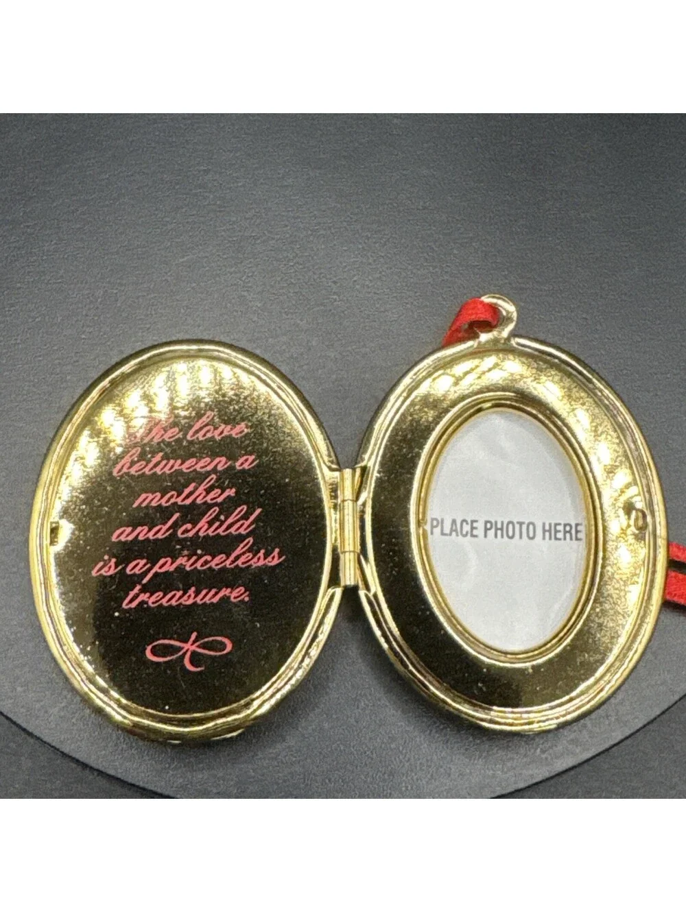 2001 Hallmark Keepsake Mother & Daughter Locket Photo Holder Ornament - New MINT